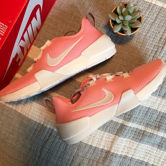 💕Nike Ashin Modern💕 - Picture 1 of 3